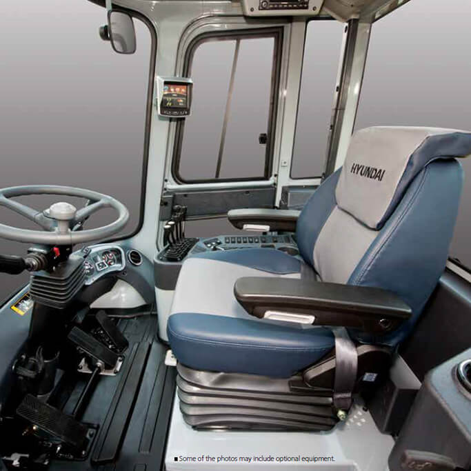 Easily Adjustable Suspension Seat & Steering