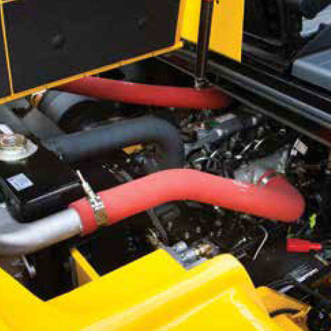  Easily Accessible Large Engine Hood With Self-locking Gas Spring